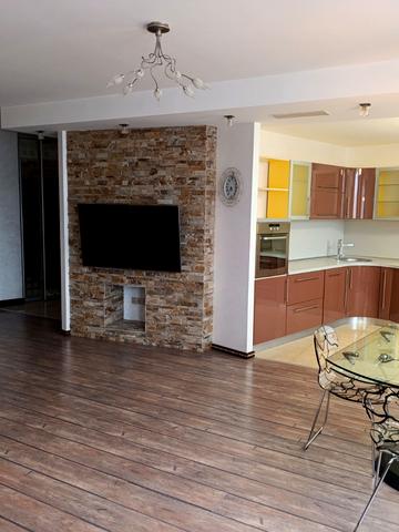 Миколи Бажана просп., 12