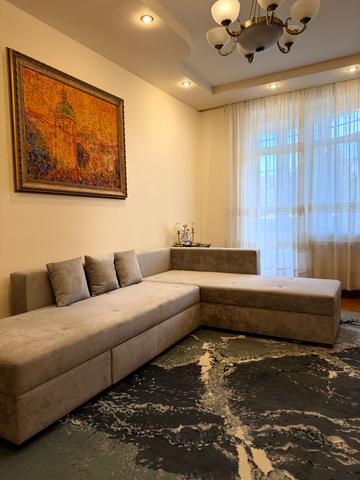 Сергія Єфремова вул., 75