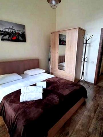 Велика Житомирська вул., 8-А