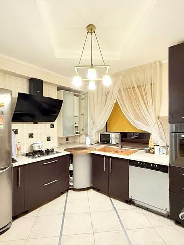 Вячеслава Чорновола вул. (), 22