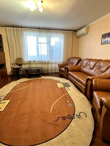 Героїв України просп. (Героїв Сталінграду), 87-В