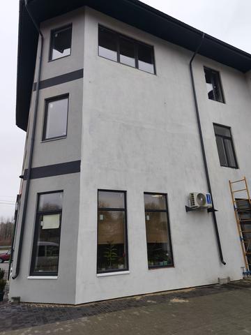 Вишнева вул., 1