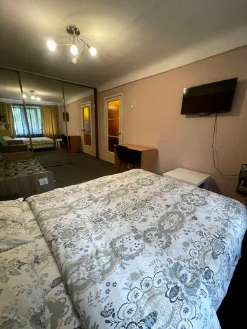 Науки просп. (Леніна), 21