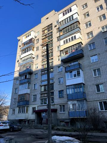 Космонавтів вул., 38/17