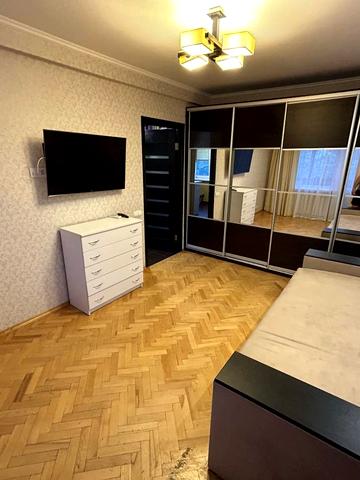 Дарницький бульв., 15