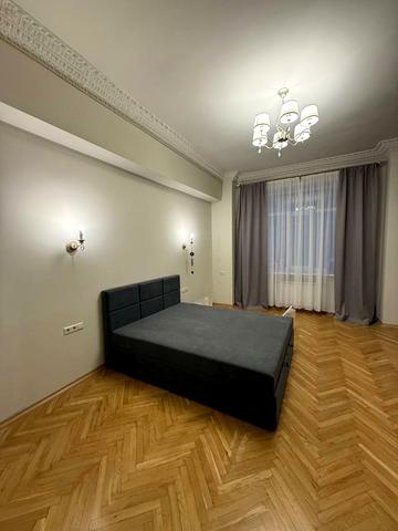 Хрещатик вул. (Kreschatic), 23