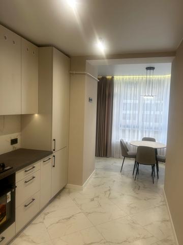 Мартинова просп., (вул. Молодіжна, 10)