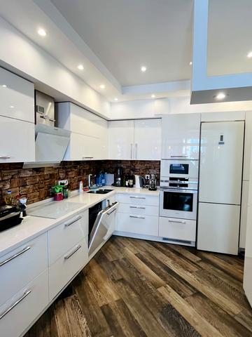 Дніпровська набережна вул., 26-Б