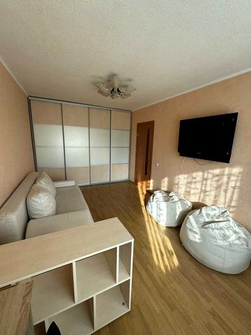 Січеславська Набережна вул., 7