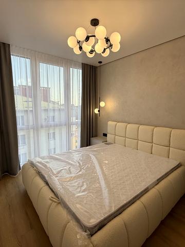 Богдана Хмельницького вул., 82-1