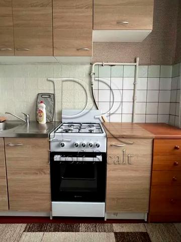 Вацлава Гавела бульв. (Івана Лепсе), 81