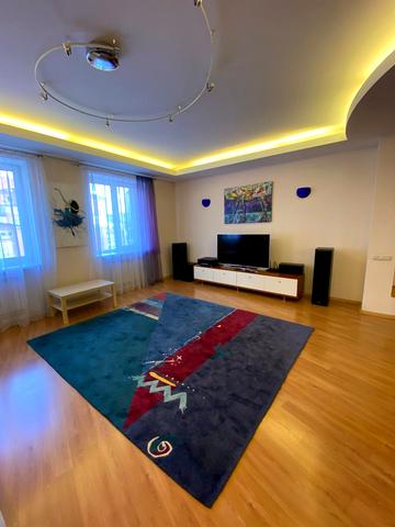 Виконкомівська вул., 7