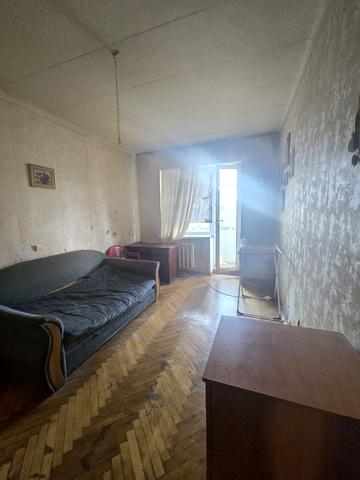 Леоніда Каденюка просп. (Юрія Гагаріна), 3