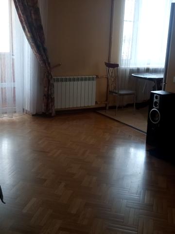 Воскресенська вул., 27