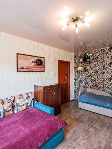 Чорнобильська вул., 10