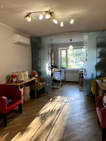 Володимира Івасюка просп. (Героїв Сталінграду), 14