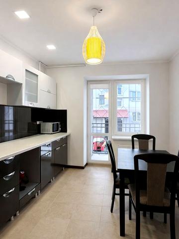 Володимира Вернадського вул., 42