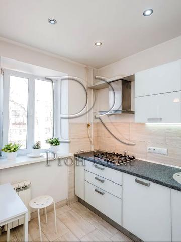 Уманська вул., 27