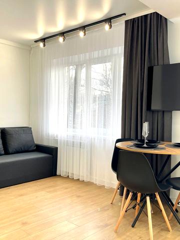 Братиславська вул., 18-Б