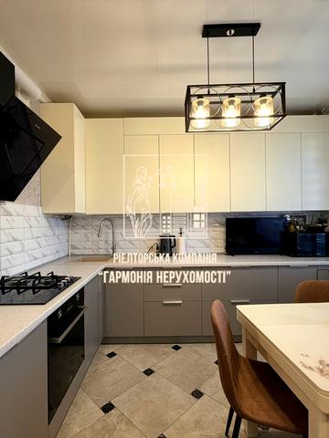 Єдності вул., 4