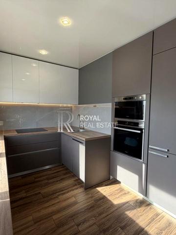 Павла Тичини просп., 28