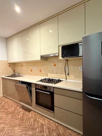 Богдана Хмельницького вул., 53