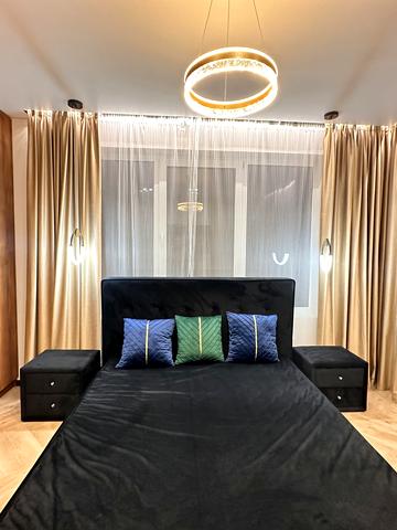 Леоніда Перфецького вул., (Будинок 1)