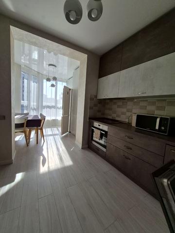 Яблунева вул., 15