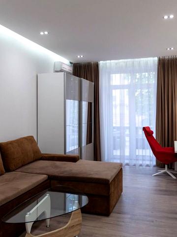 Хрещатик вул. (Kreschatic), 13