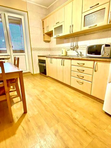 Оболонська вул., 47