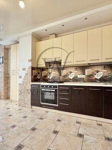 Тернопільська вул., 10