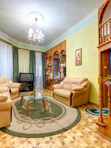 Шота Руставелі вул., 10/40