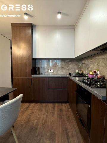 Юліана Пелеша вул., 3