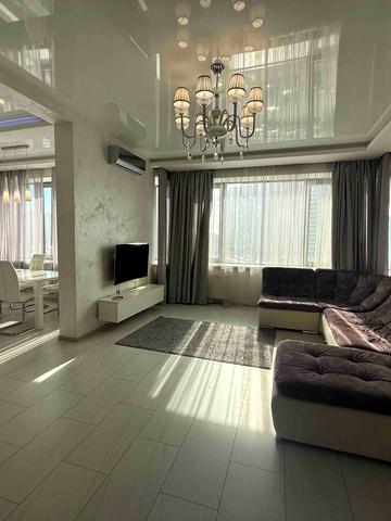 Дніпровська набережна вул., 14