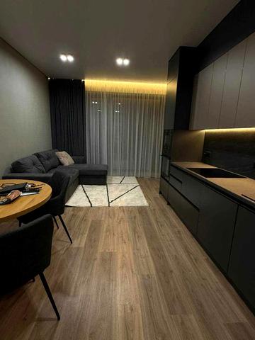 Набережна Перемоги вул., 7