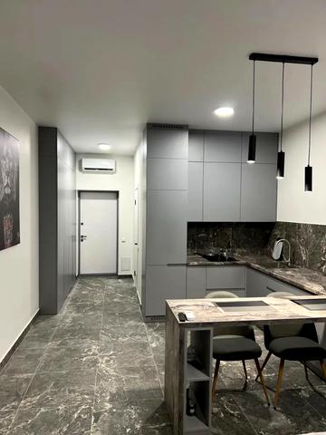 Набережна Перемоги вул., 7