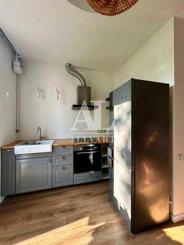 Івана Світличного вул. (Петровського), 4