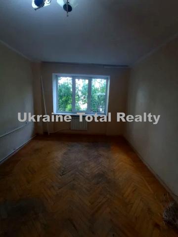 Будівельників вул., 12