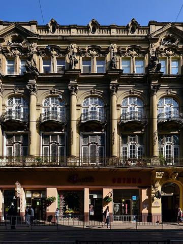 Гетьмана Петра Дорошенка вул. (Жовтнева), 19