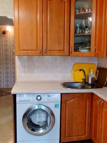 Червона вул., 3