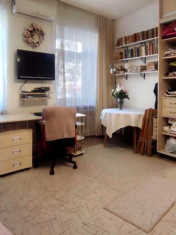 Тараса Кузьміна вул., 35