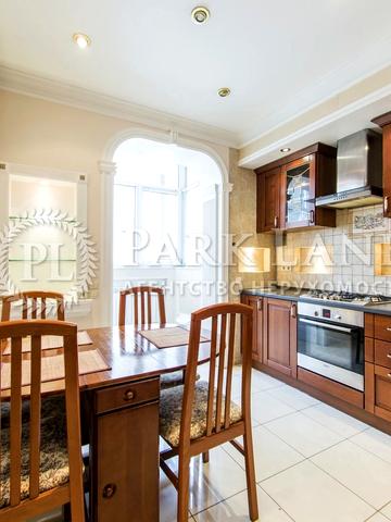 Богдана Хмельницького вул., 61