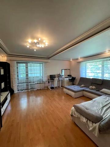 Адміральський просп. (Патріса Лумумби), 1а