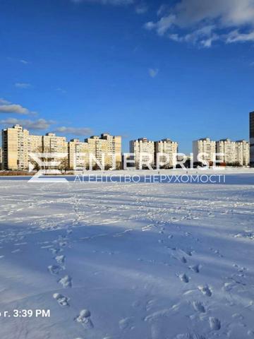 Ревуцького вул., 8