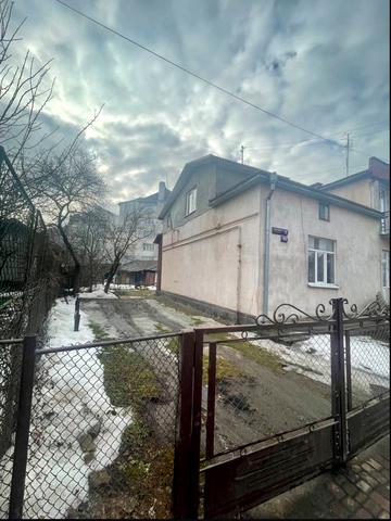 Миру вул., 42