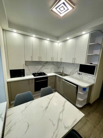 Дніпровський просп., 4