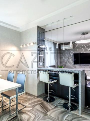 Дмитрівська вул., 75