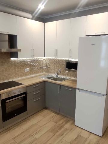 Каховська вул., 56