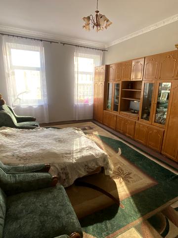 Джерельна вул., 32