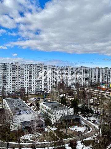 Андрія Малишка вул., 3